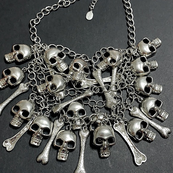 🖤LUCIA💕skull 💀 necklace - Picture 2 of 9
